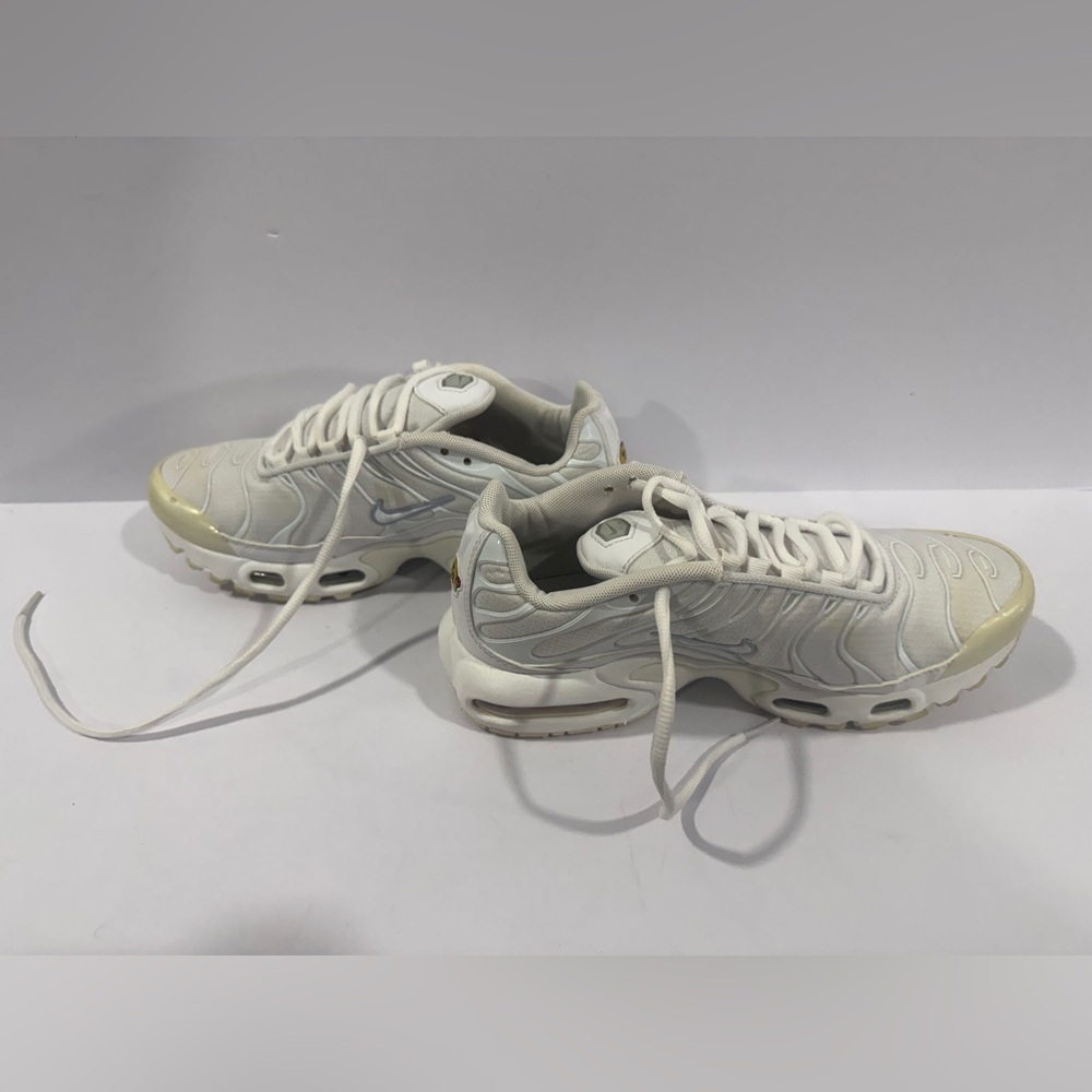 Nike Air Max Plus TN Triple White Sneakers Size 5.5Y / Women’s 7 Used - Picture 9 of 12